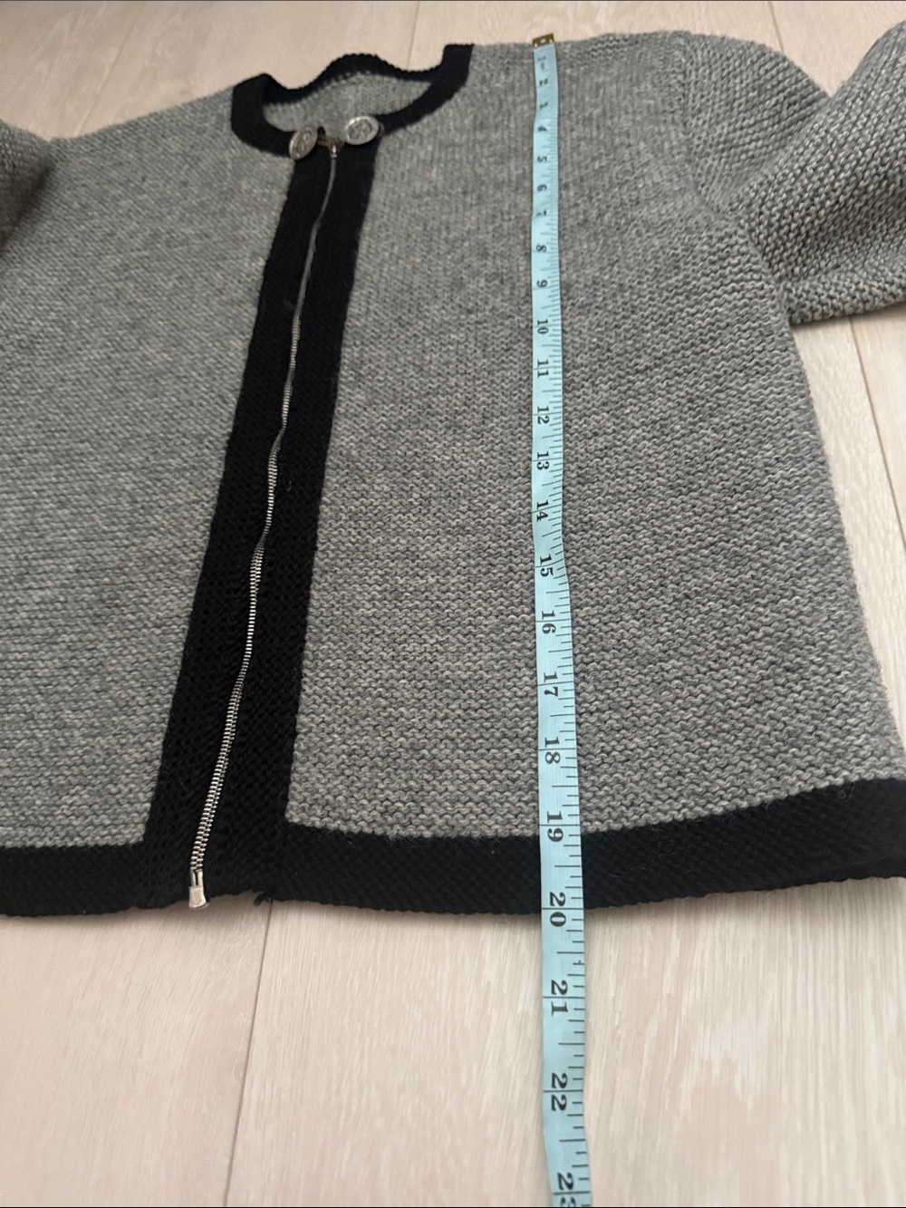 Gray Cropped Knit Blazer with Black Trim - Picture 4 of 7